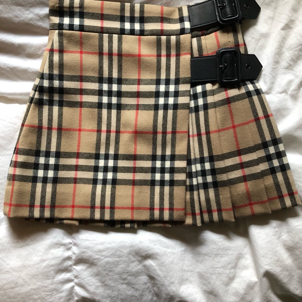 Burberry Tan Plaid Pleated Skirt with Black Buckle Straps